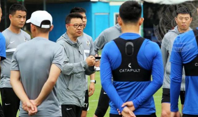 足球-【2021中超巡礼】“二年级生”青岛队活得愈加从容