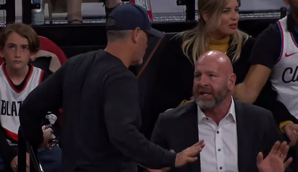 体育-压迫感满满！开拓者新老板是一个狠角色，比赛现场拷问克罗宁